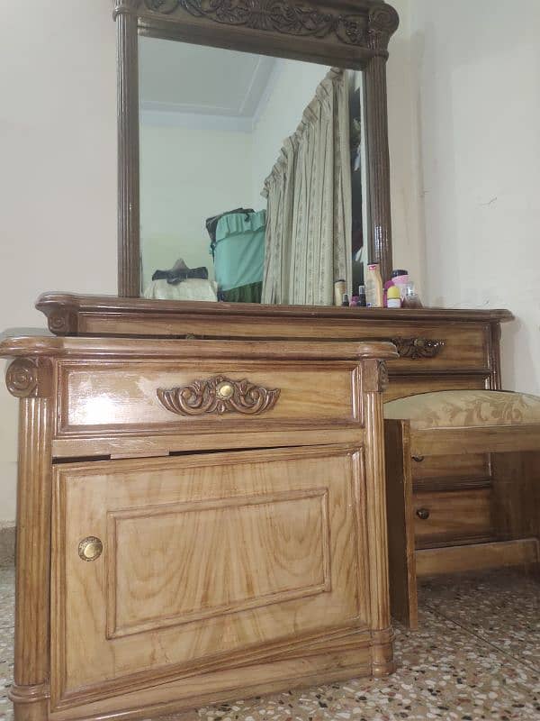 Dressing table with mirror, stool and a side table 0