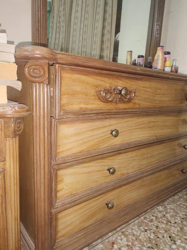 Dressing table with mirror, stool and a side table 7