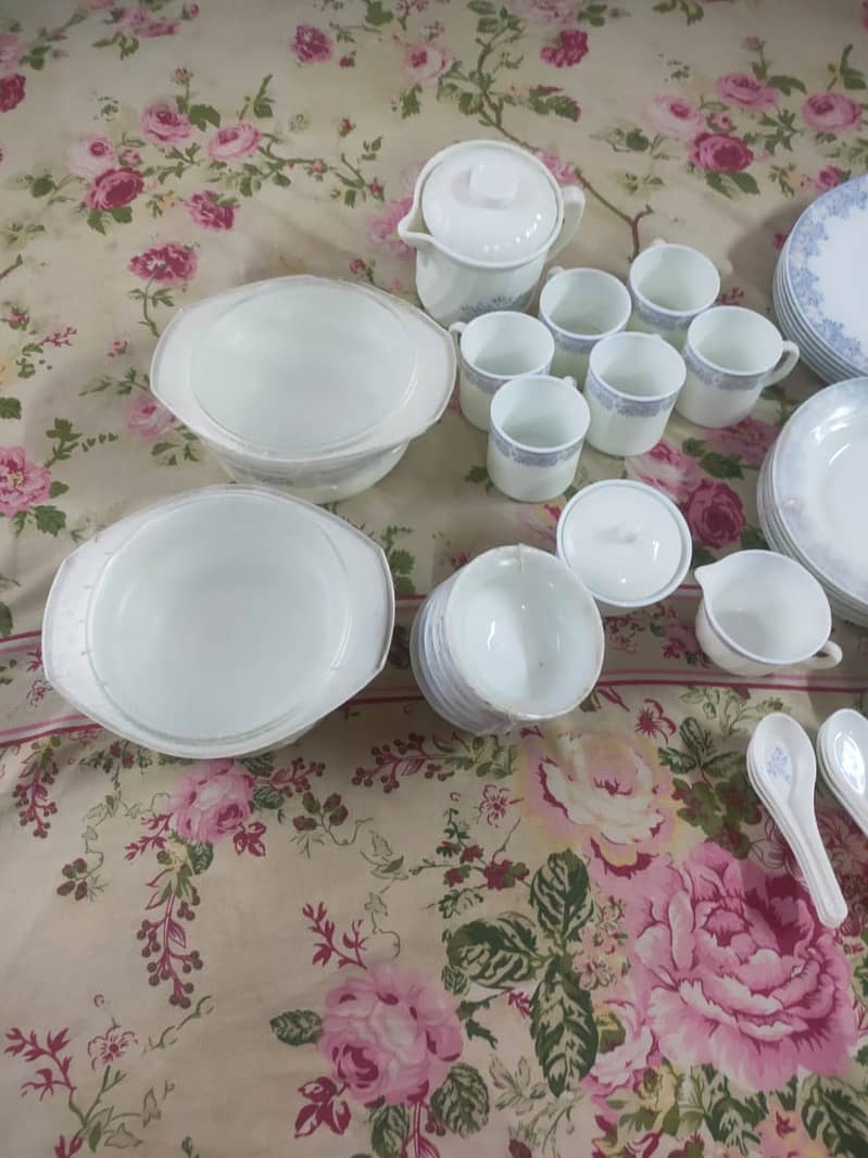 Dinner Set 50 ps in New Condition Unused 2