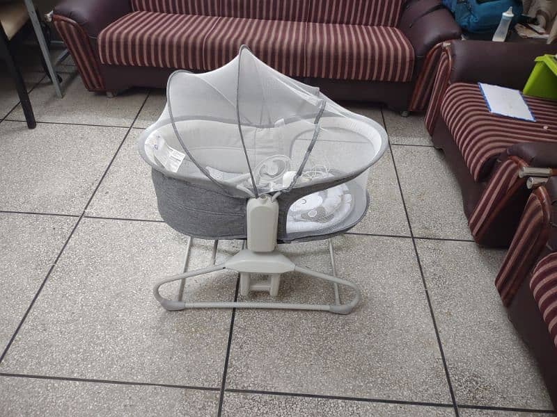 Mastela 4 in 1 Multi Functional Bassinet 1