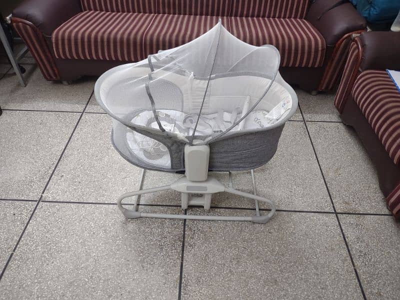 Mastela 4 in 1 Multi Functional Bassinet 2