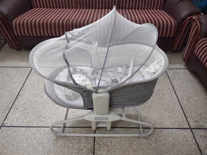 Mastela 4 in 1 Multi Functional Bassinet 3