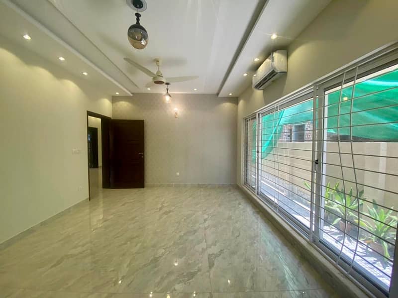 15 Marla Good Condition Upper Portion with Gas Available For Rent In Sukh Chayn Garden Near Bahria Town Lahore 3