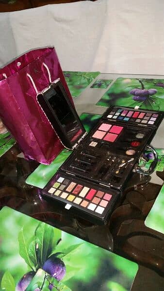 Make Up Set with all accessories with beauty box. Purchased from USA 5