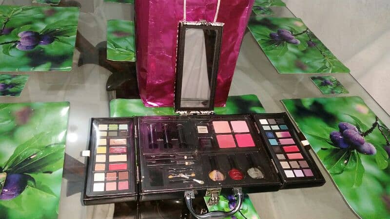 Make Up Set with all accessories with beauty box. Purchased from USA 6