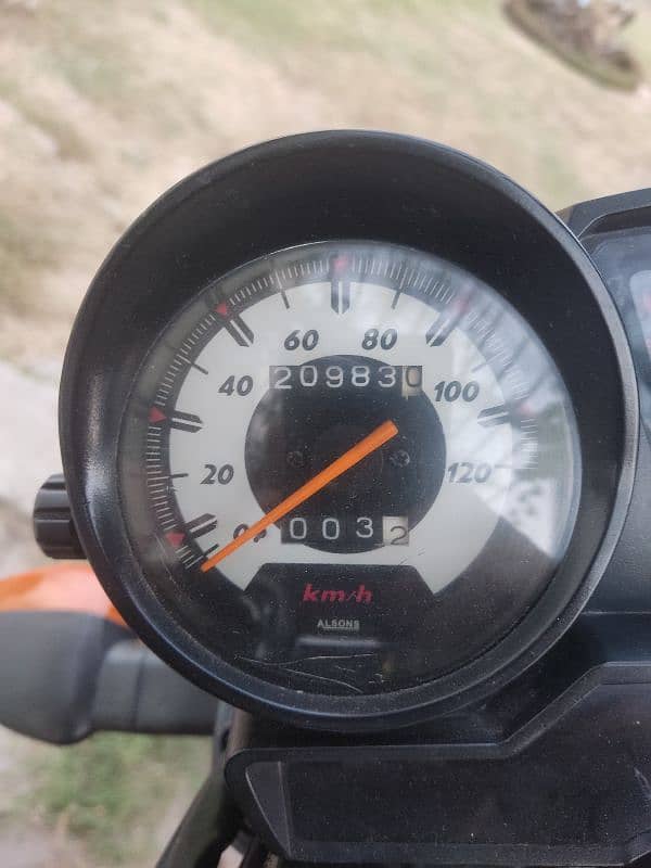 GOOD CONDITION YAMAHA YB125Z 4