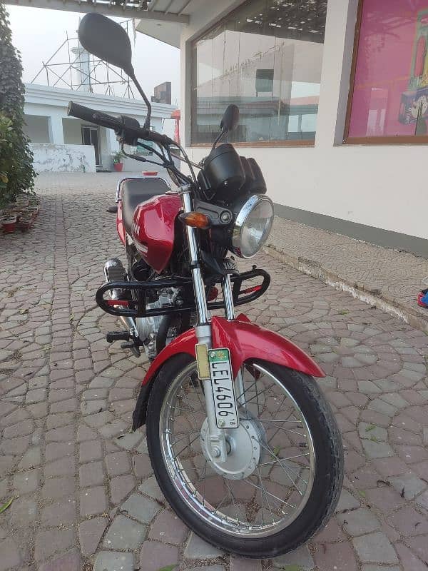 GOOD CONDITION YAMAHA YB125Z 17