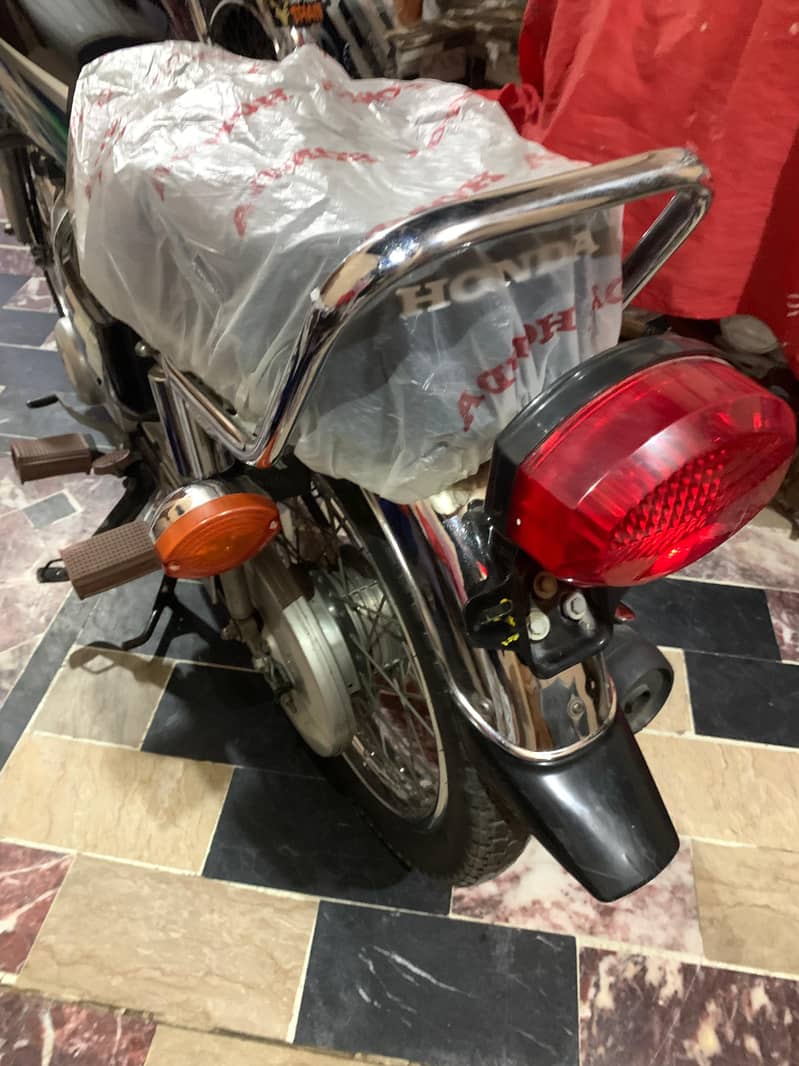 I want to sell my Honda CG 125 model 2023 Sukkur 14