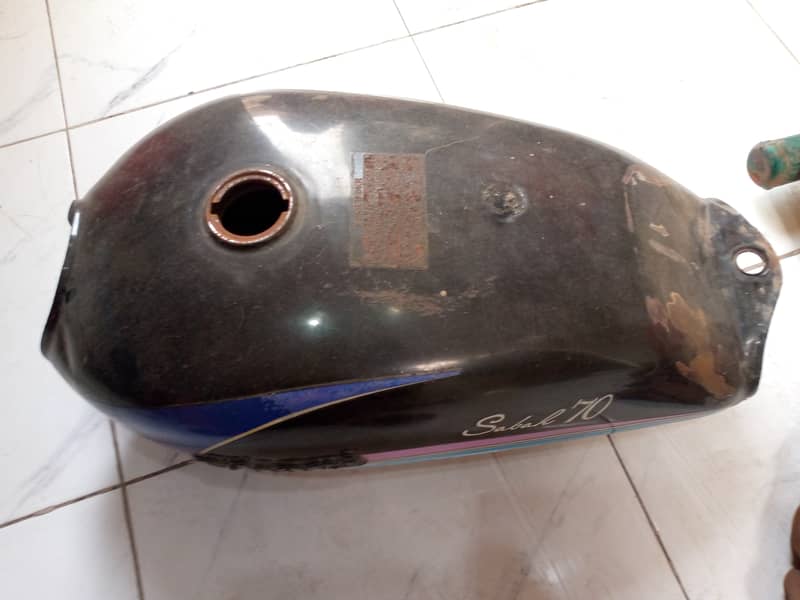 Urgent Sale Honda 70 fuel tank 0