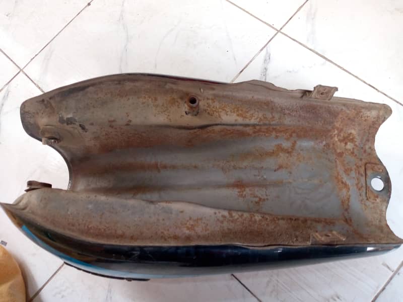 Urgent Sale Honda 70 fuel tank 3