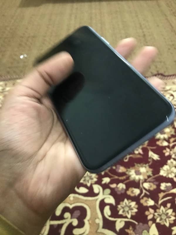 iPhone 11 jv 10/9 condition 64 jb battery 82 4