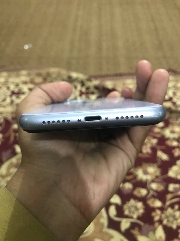 iPhone 11 jv 10/9 condition 64 jb battery 82 5