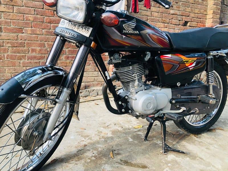 Honda 125 Black urgent sale 0