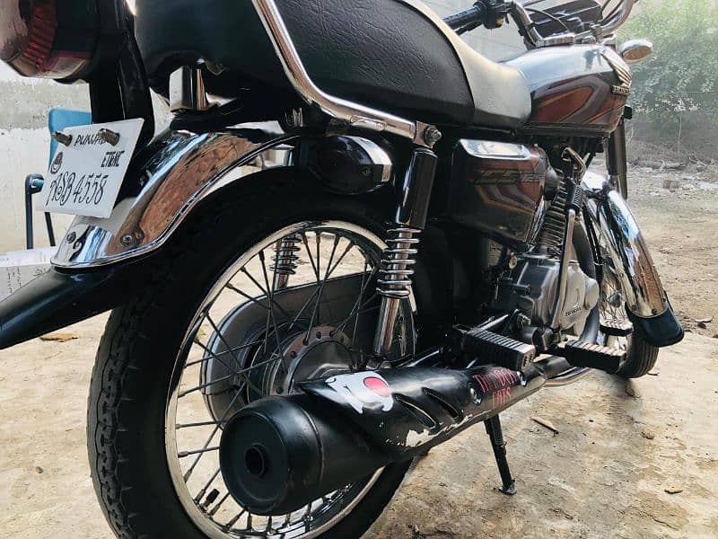 Honda 125 Black urgent sale 2