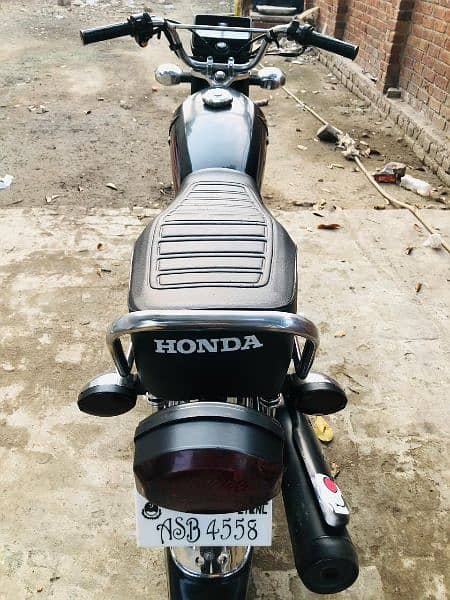 Honda 125 Black urgent sale 5