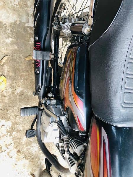 Honda 125 Black urgent sale 8