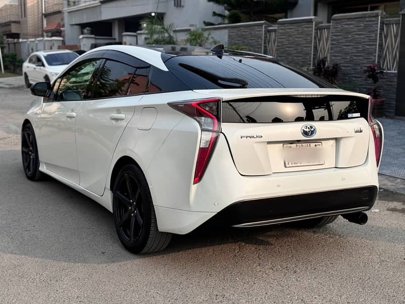 Toyota Prius 2017/21 import Full Optional. 4