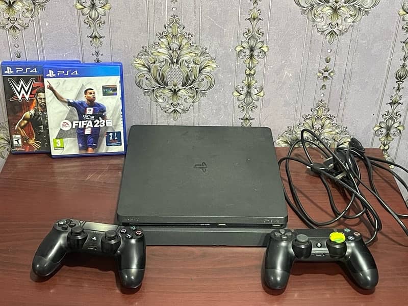 PS4 Slim 500gb FIFA19 ed: 2 original controllers, 2 games and outerbox 0