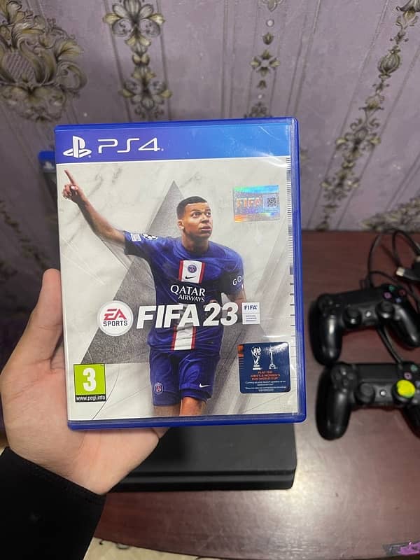 PS4 Slim 500gb FIFA19 ed: 2 original controllers, 2 games and outerbox 5