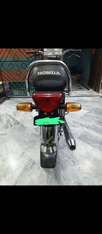 Honda CD 70 Motorcycle 3