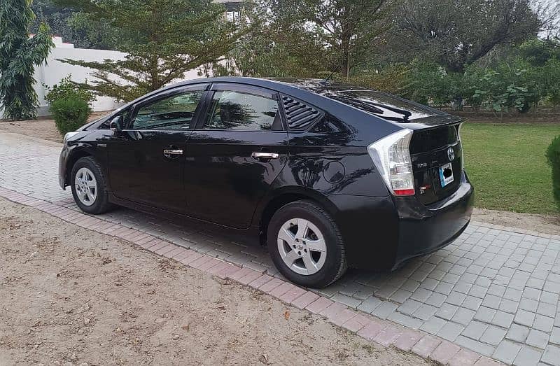 Toyota Prius 2011 4