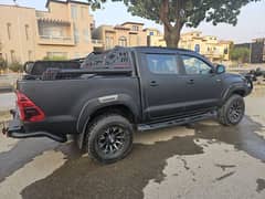 Toyota Hilux 2006 exchange possible with same price car or ada cash