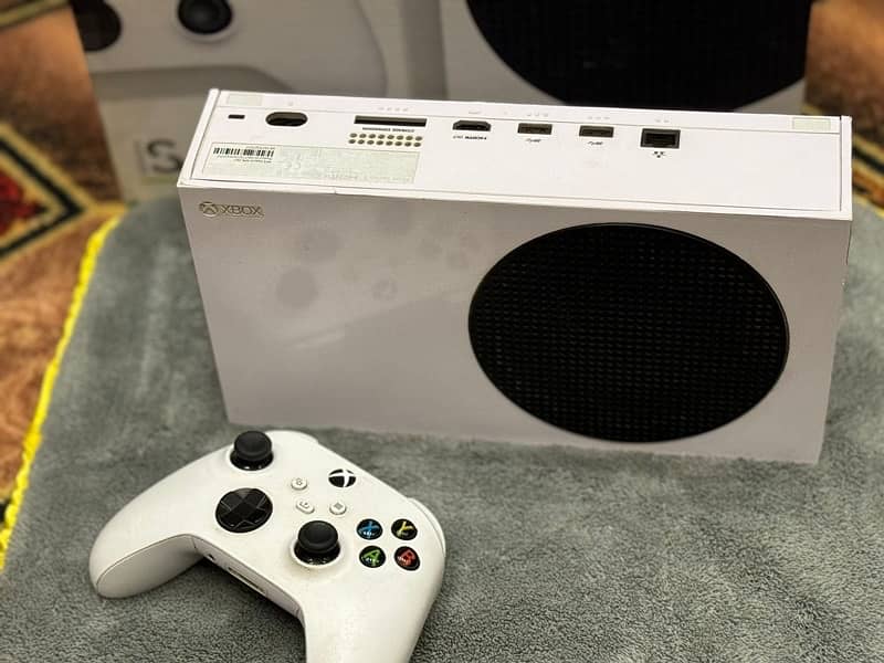 Xbox Series S 10/10 Condition 512gb 1