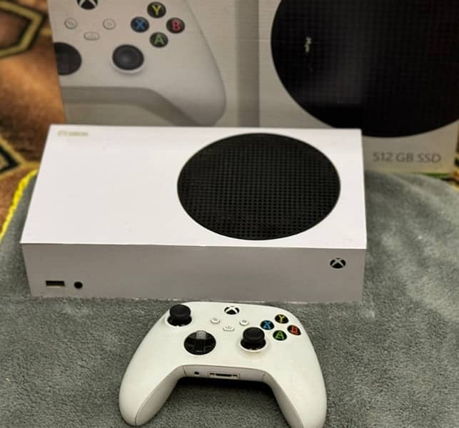 Xbox Series S 10/10 Condition 512gb 2