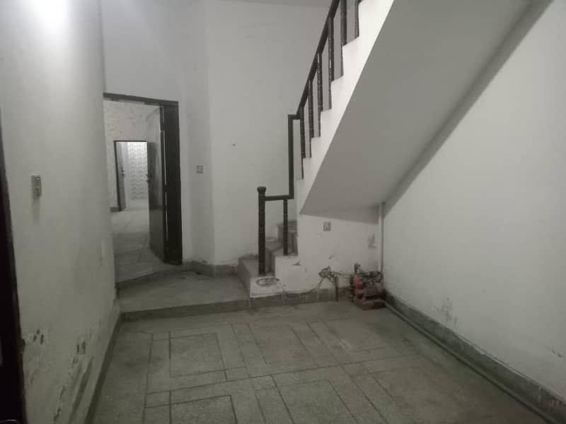 5 marla upper portion for Rent(Farooq colony) 6