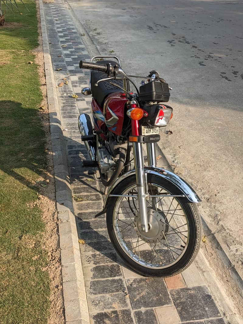 HONDA CG125 LUSH CONDITION WITH ALL DOCUMENTS 1