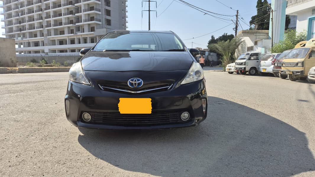 Toyota Prius Alpha 2011 13