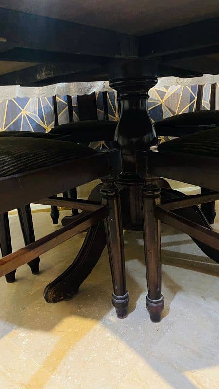 WOODEN DINNING TABLE WITH REVOLVING TOP ROUND 0