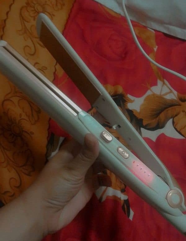 HAIR STRAIGHTENER 4