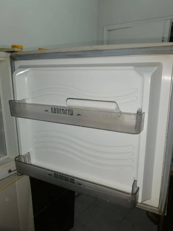 Dawlance Refrigerator Fridge 3