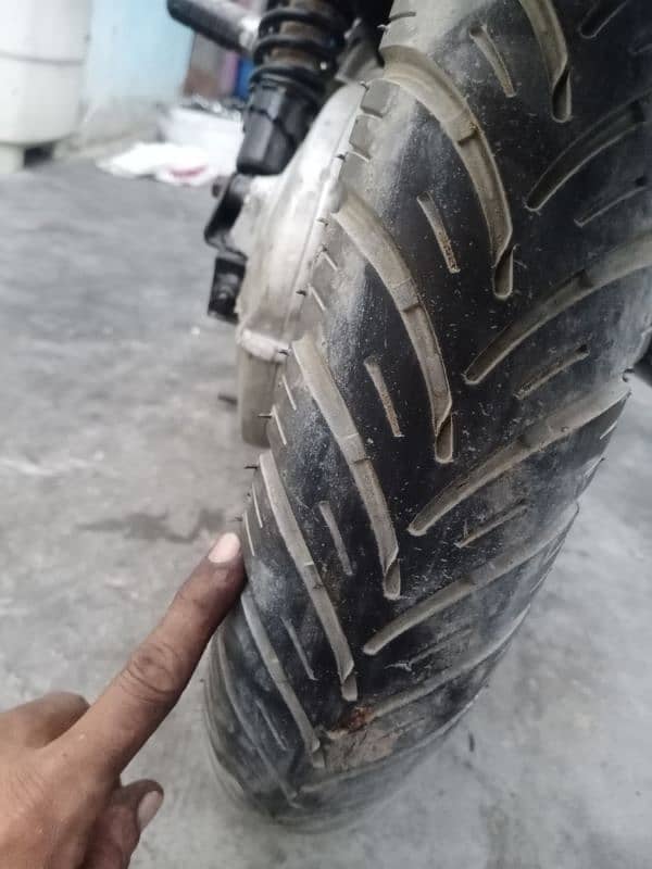 Suzuki 150 genuine silencer and tyre new tyre 6 month use price 8500 5