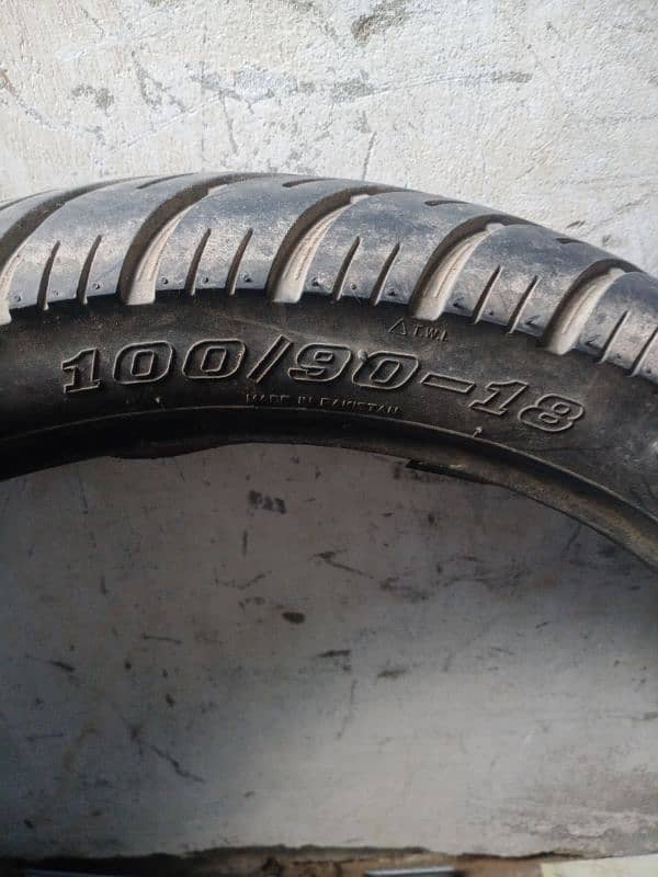 Suzuki 150 genuine silencer and tyre new tyre 6 month use price 8500 8