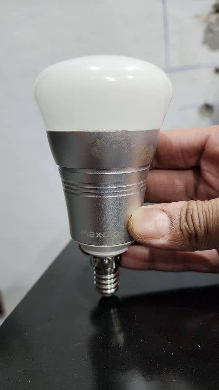 Maxcio Wifi smart bulb 0