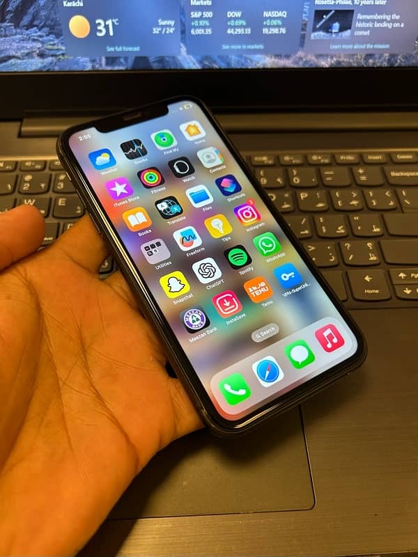 iPhone 11 64GB Factory Unlock 0