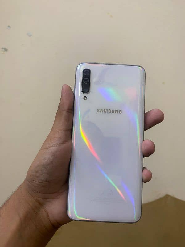 Samsung a70  WhatsApp 03245274517 0