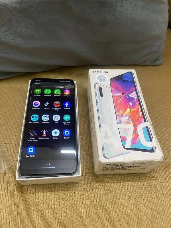 Samsung a70  WhatsApp 03245274517 2