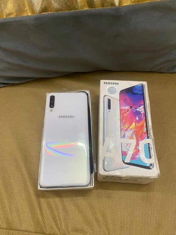 Samsung a70  WhatsApp 03245274517 3