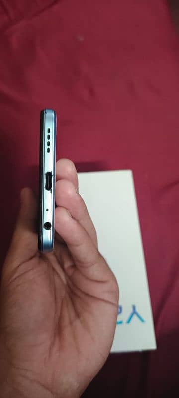 vivo Y21 4/64 with box condition 10/9 7