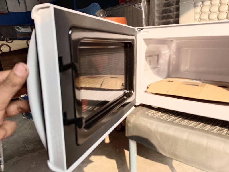 Microwave oven 4