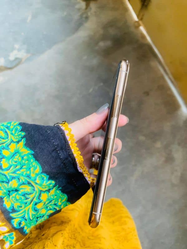 IPHONE 11PRO *GOLD* 256GB 7