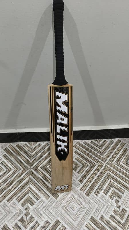 Mb Malik reserve edition cricket bat. 3