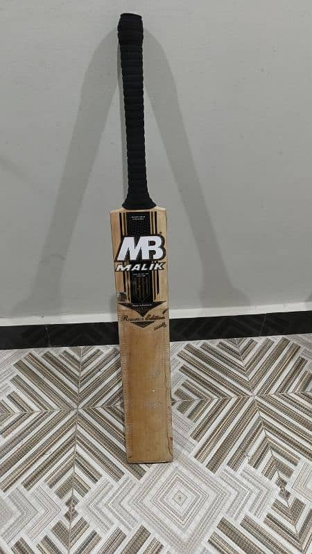 Mb Malik reserve edition cricket bat. 4