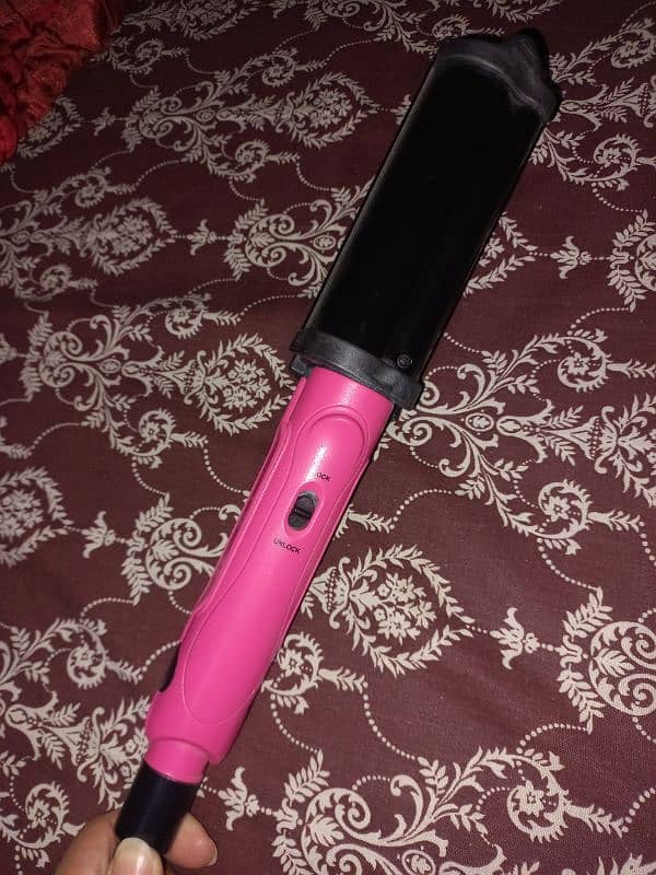 Hair curler . 2