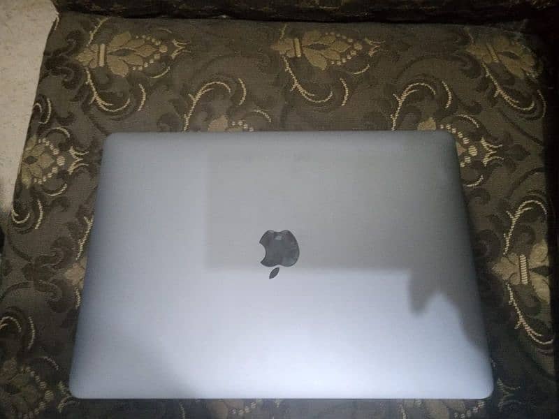 Macbook air 2018  10/10 condition  256 Gb 0