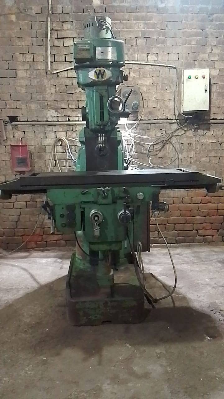 UNIVERSAL MILLING MACHINE 1