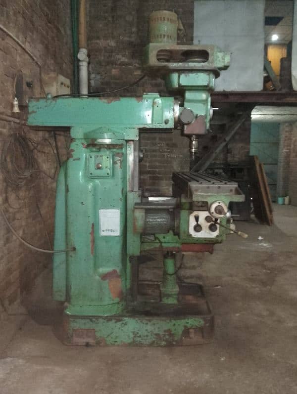 UNIVERSAL MILLING MACHINE 2